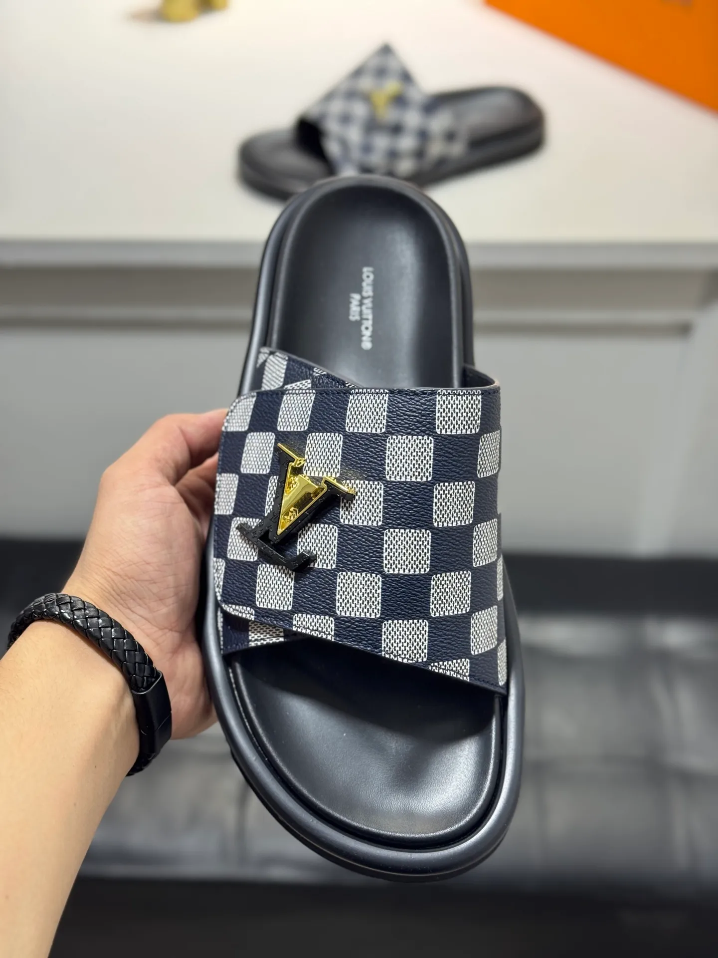 Men's Men's Shoes💰360 [New Style]🦇🦇Top Original [Louis Vuitton] Slippers for Couples👫Spring and Summer Style🎯🎯As an active family in the fashion industry ⭐ Lv takes bold innovation as its true nature ⚡Fabric and floral with hardware🔥Clean and neat ⚡Fashionable and elegant🌹Multiple colors available Size: 36-44 (45. Customized